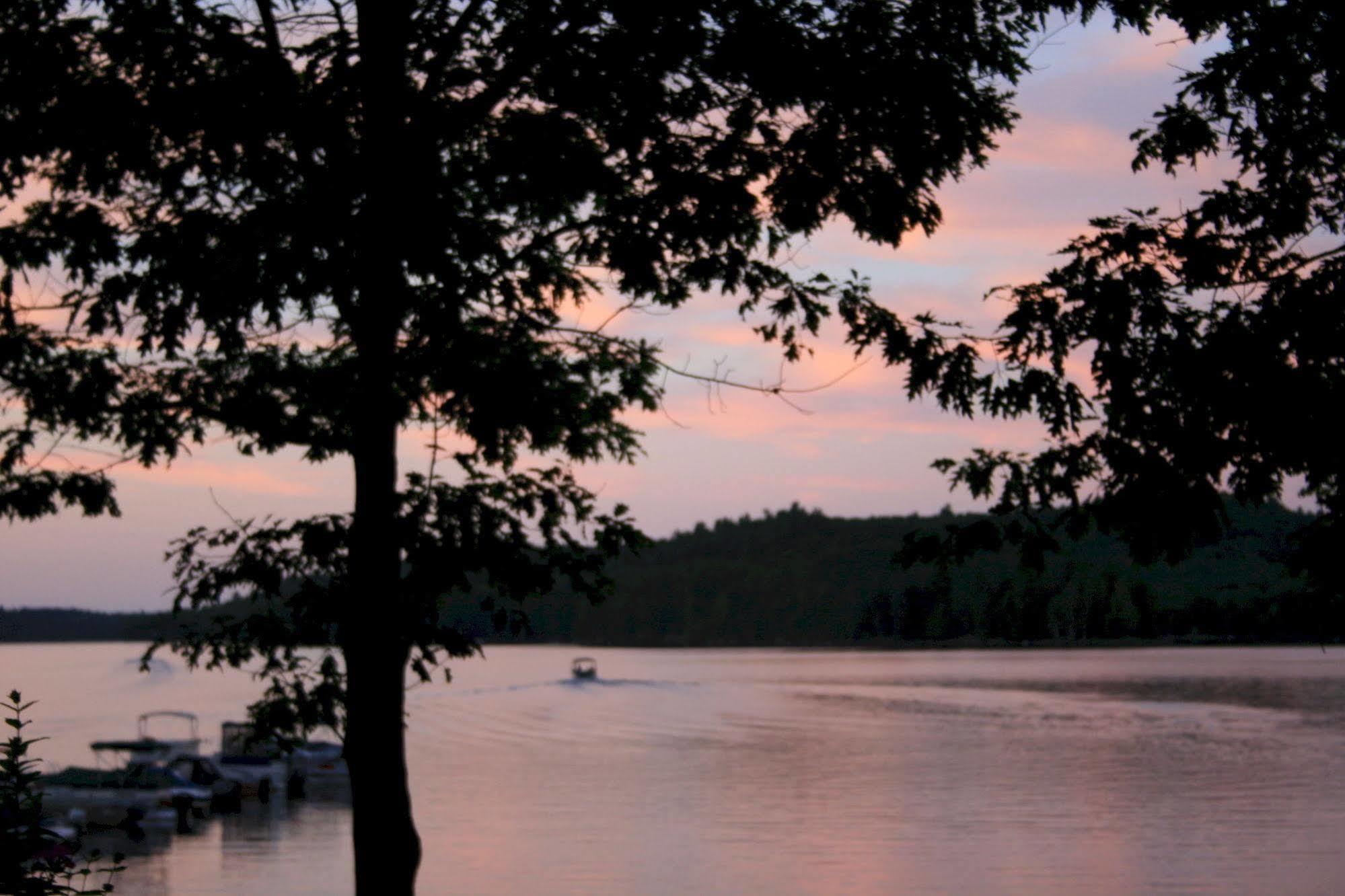 Oakview Lodge & Marina Algonquin Highlands Eksteriør billede